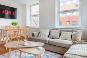Lovely Refurbished 2 Bedroom Apartment